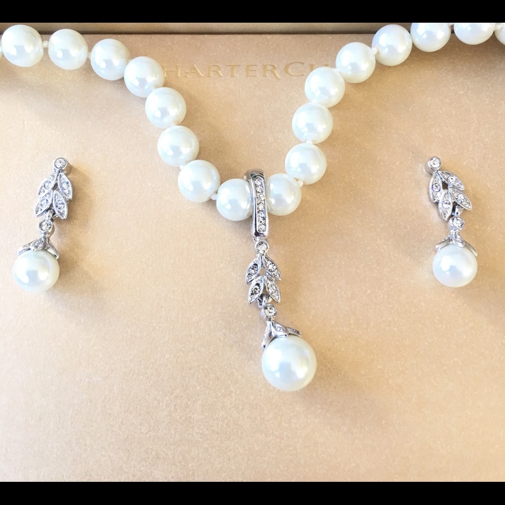 Pearl necklace & earrings